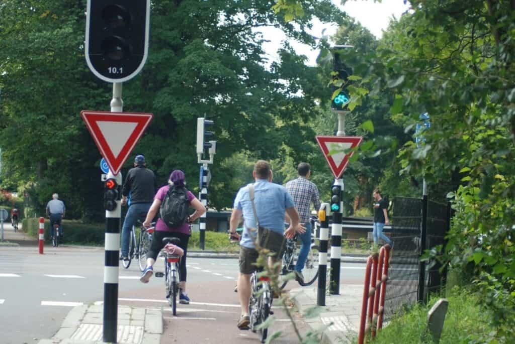 netherland transportation shown with dedicated bicycle traffic systems